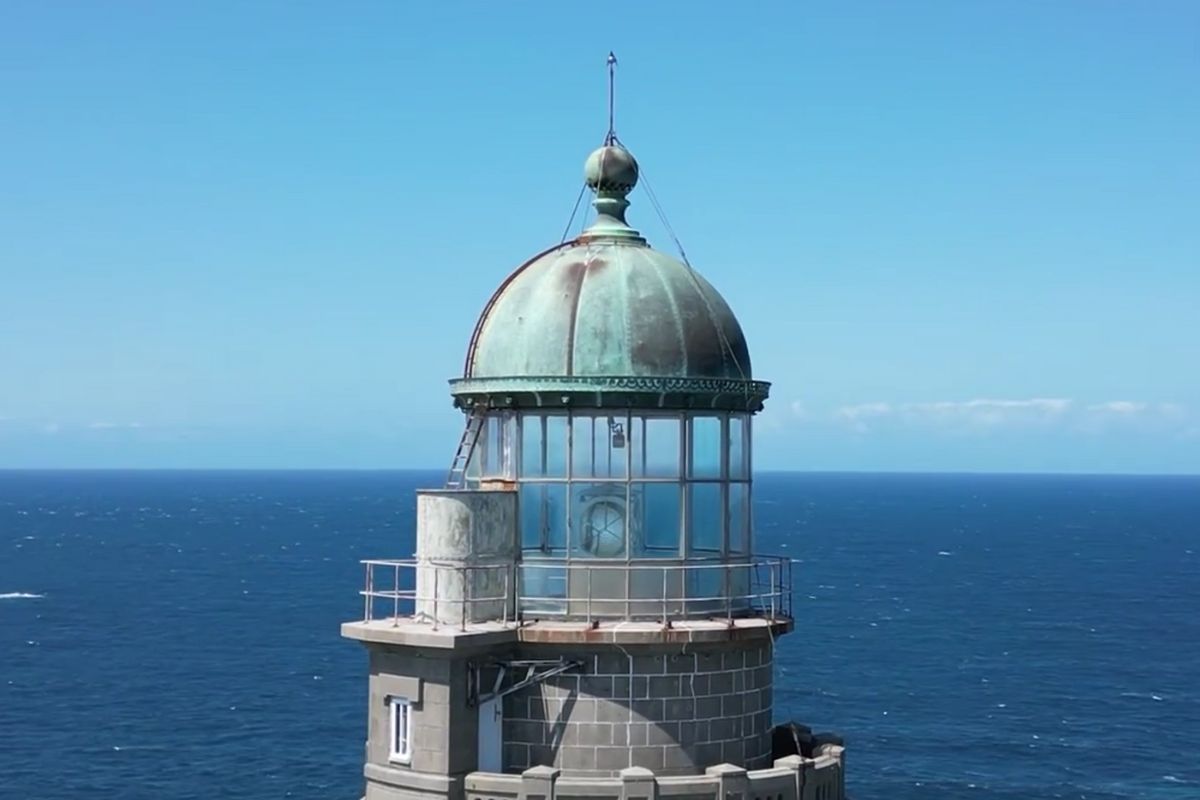 123 ans qu’il tient face la mer à l’Ouest de la France et son record mondial n’a toujours pas été battu, même par les Etats-Unis : le Phare de l'Île Vierge