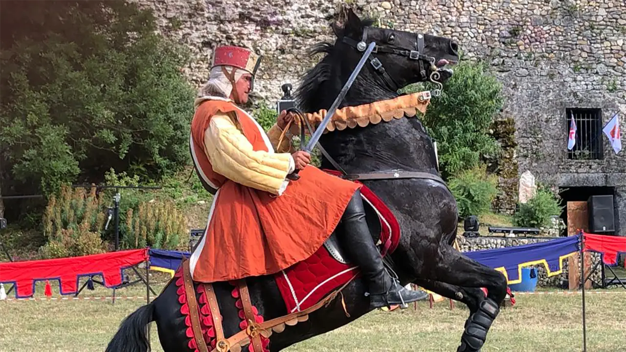 Chevalier en armure lors des combats Médiévales de Bouliac 2025