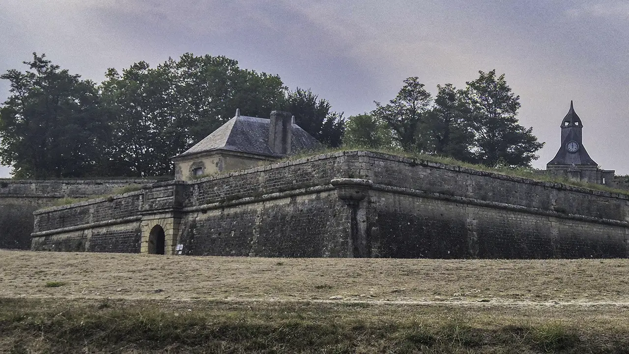 Le 5e lieu le plus visité de Nouvelle-Aquitaine abrite un géant de pierre de 38 hectares classé par l’UNESCO et qui fait le bonheur de 400 000 touristes par an