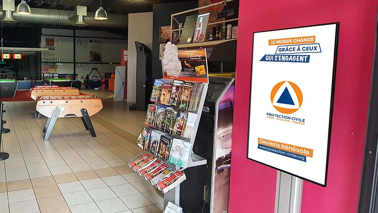 Les héros discrets de la solidarité, ce sont 32 000 bénévoles, 3 millions d’heures en 60 ans avec pour seul engagement : protéger la vie