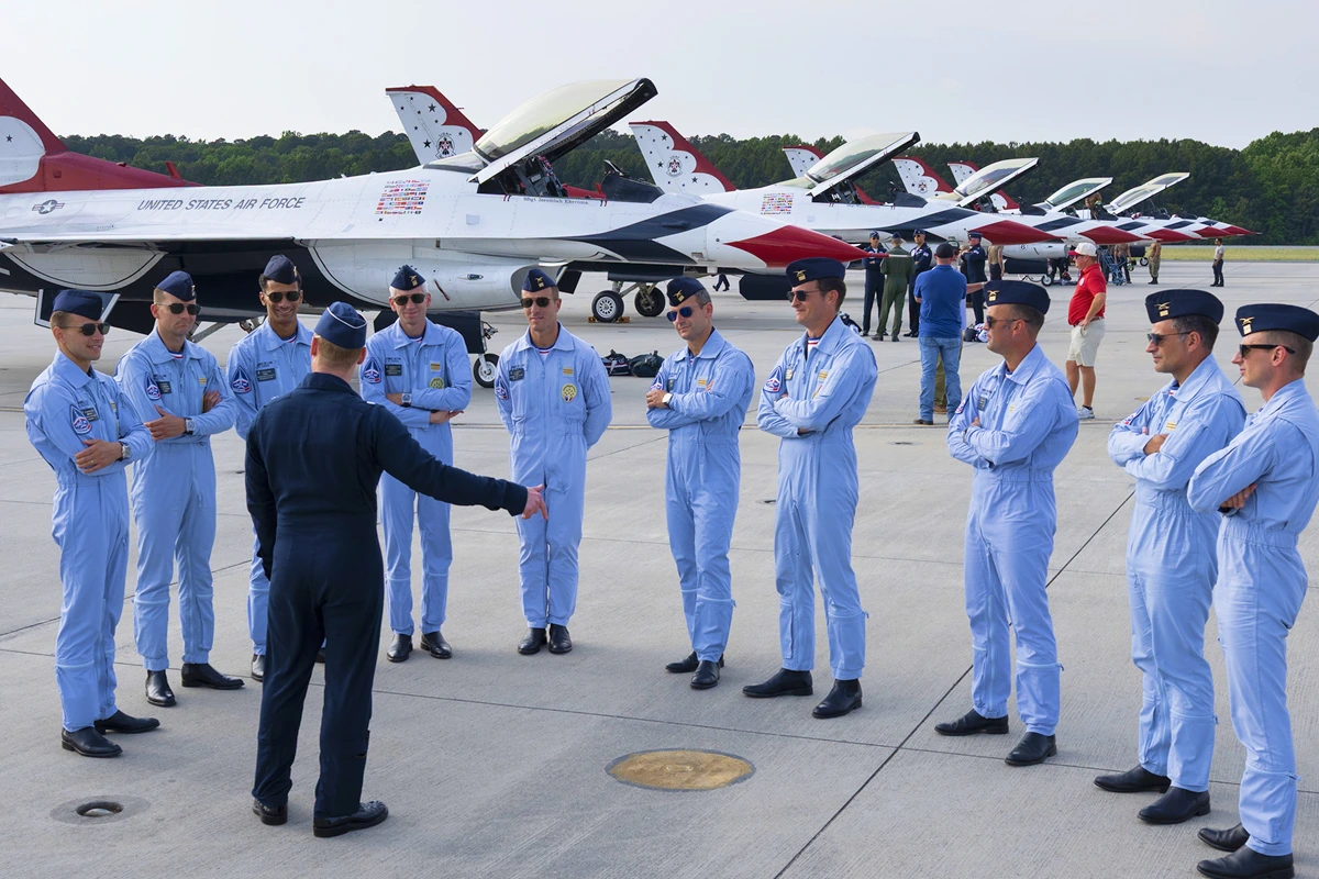 Magnifique démonstration de compétence française : New York n’était que la 1ère des 7 étapes de la Patrouille de France aux États-Unis
