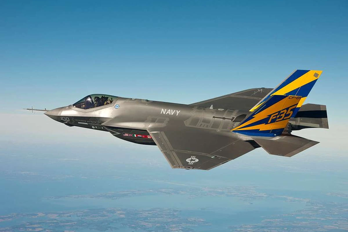 4 fois plus produit que le Rafale, son équivalent américain le F-35 équipe déjà 10 pays européens mais ne risque pas d'arriver en France