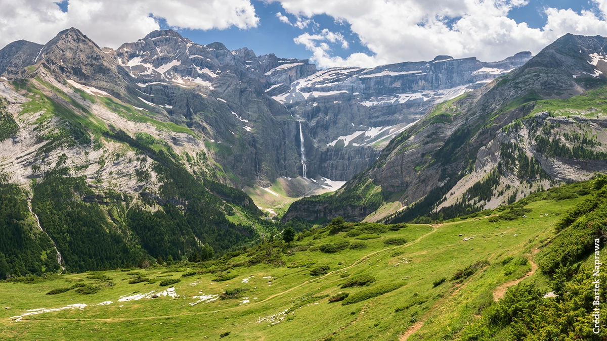 Gavarnie se met aux couleurs du Tour avant une arrivée historique dans les Pyrénées au pied du cirque